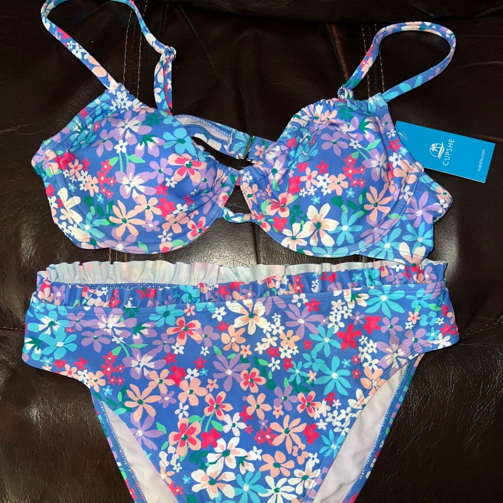 CUPSHE Underwire Top & High Waist Cheeky Blue Bikini Set